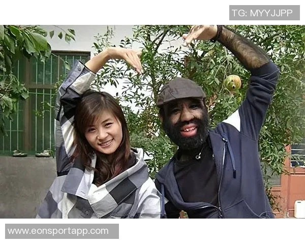 妻子社交媒体分享与库尔图瓦游戏夜照片展现休闲时光的乐趣